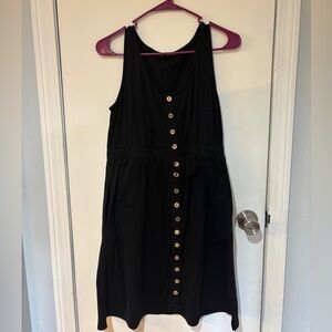 Like new maternity dress BTFBM size M-black with button detail
